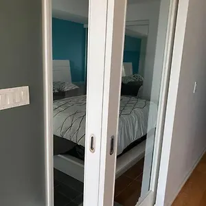 Apartment Lovely- 1 Bedroom With Pool, Toronto