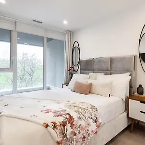 Apartment Chic 2 Bedroom 2.5 Bath Downtown, Toronto